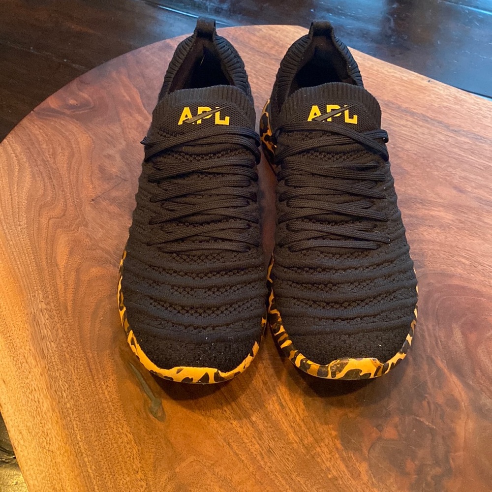 Limited edition APL Women’s techloom sneaker